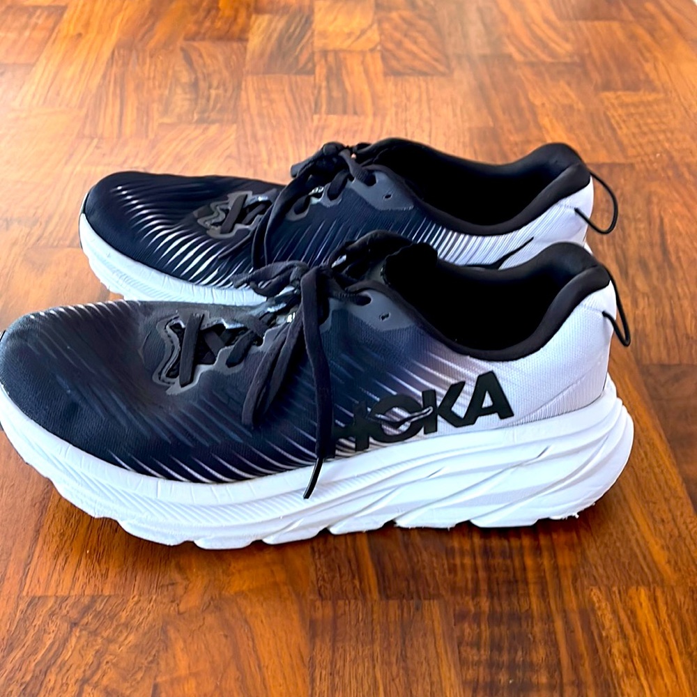 Woman’s Hoka Rincon 3 size 8 good condition just worn a bit on the bottoms.